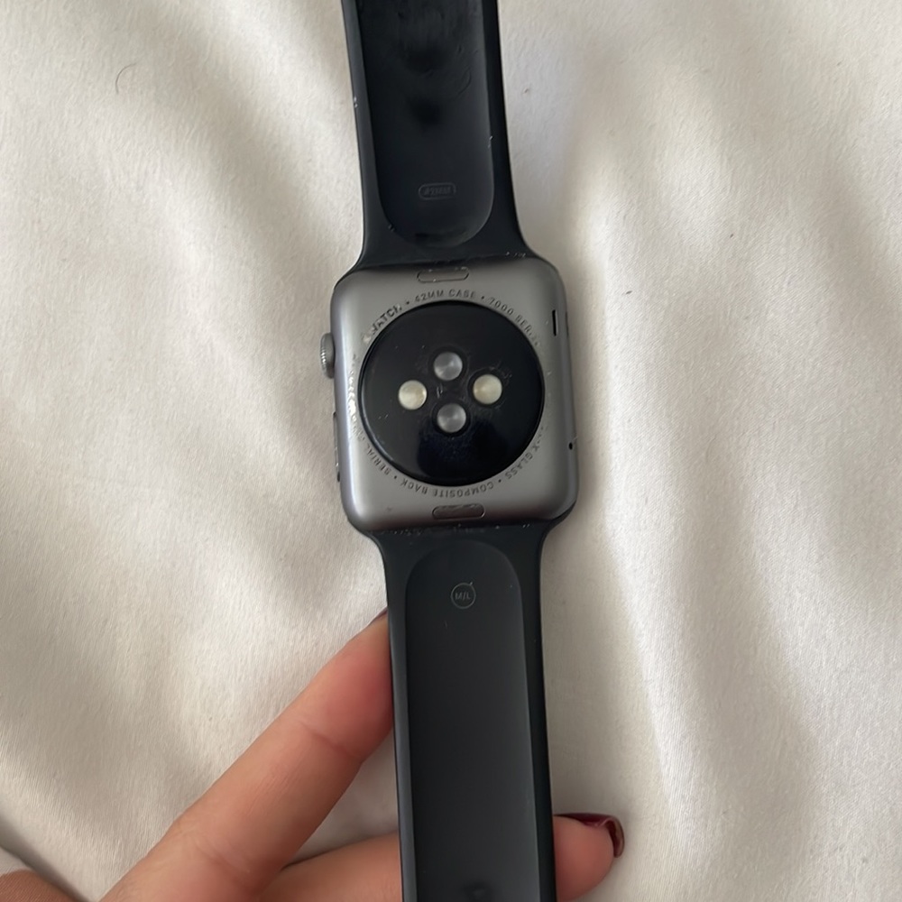 Model: Apple Watch - Picture 2 of 4